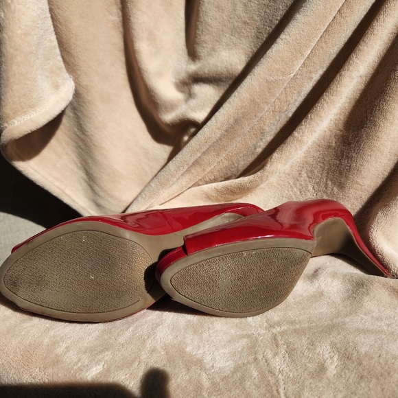 Red open-toed patent leather heels - so fun!! - Picture 2 of 7